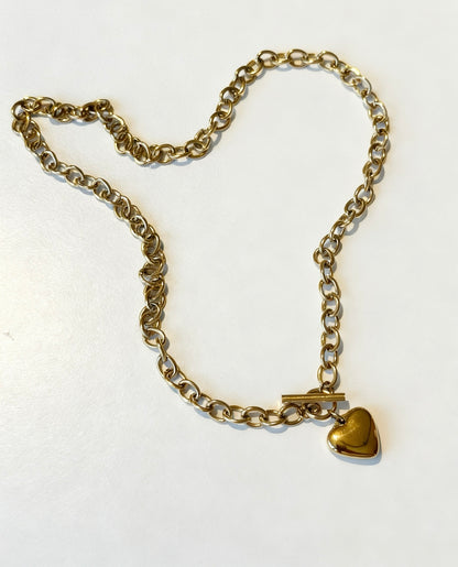 Kaklo papuošalas „Širdelė“, 18K auksu padengtas plienas.