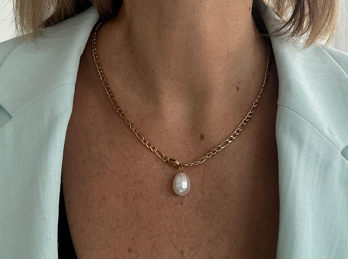 Kaklo papuošalas, 18K auksu padengtas plienas.