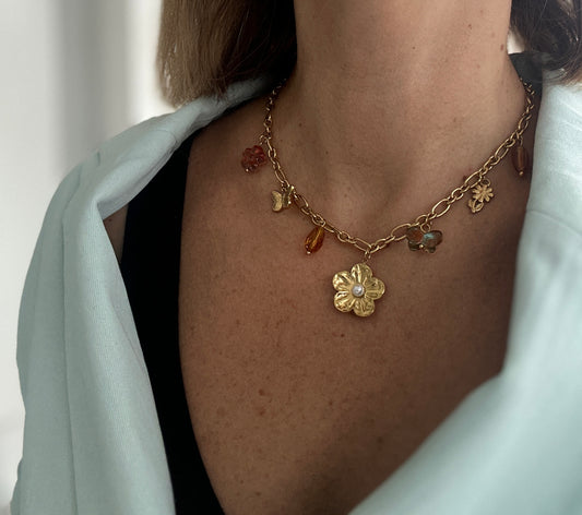 Kaklo papuošalas „Gėlė“, 18K auksu padengtas plienas.