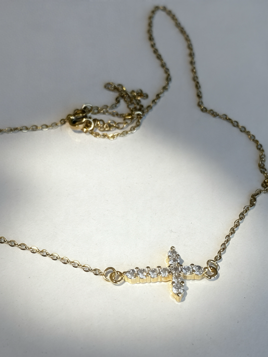 Kaklo papuošalas „Kryželis“, 18K auksu padengtas plienas.