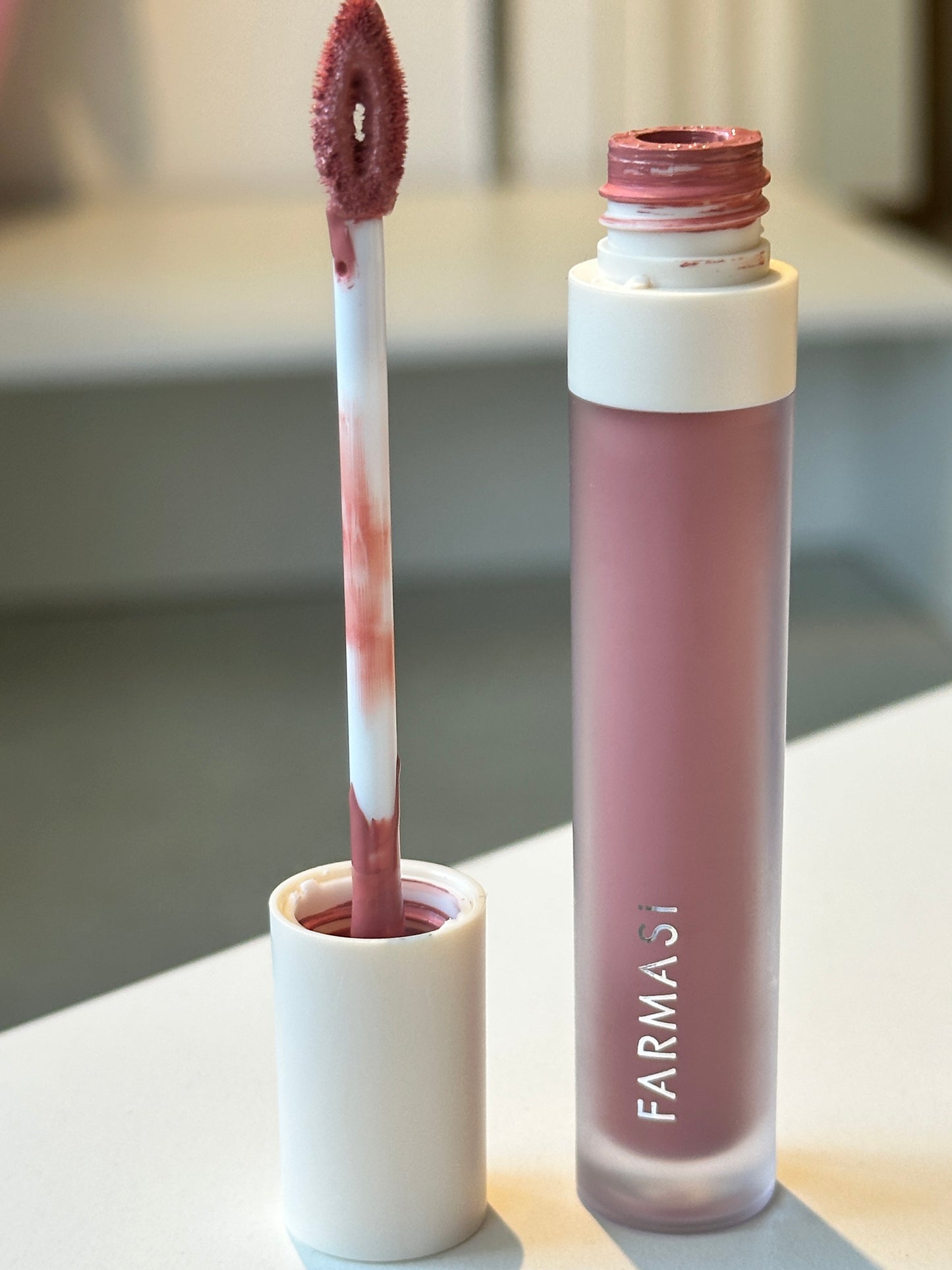 Matiniai skysti lūpų dažai 02 AU NATURAL 4ml